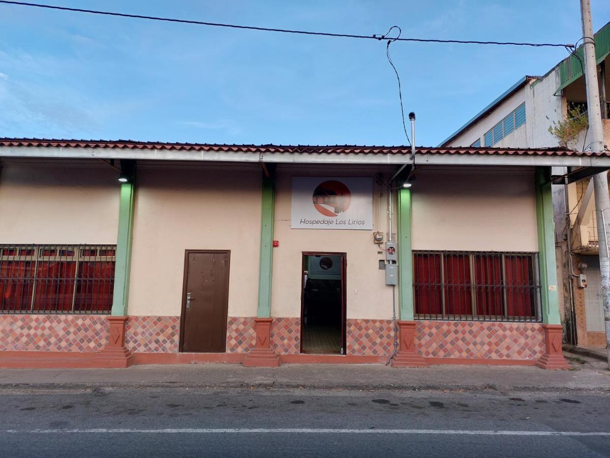 Hospedaje Los Lirios Читре Экстерьер фото